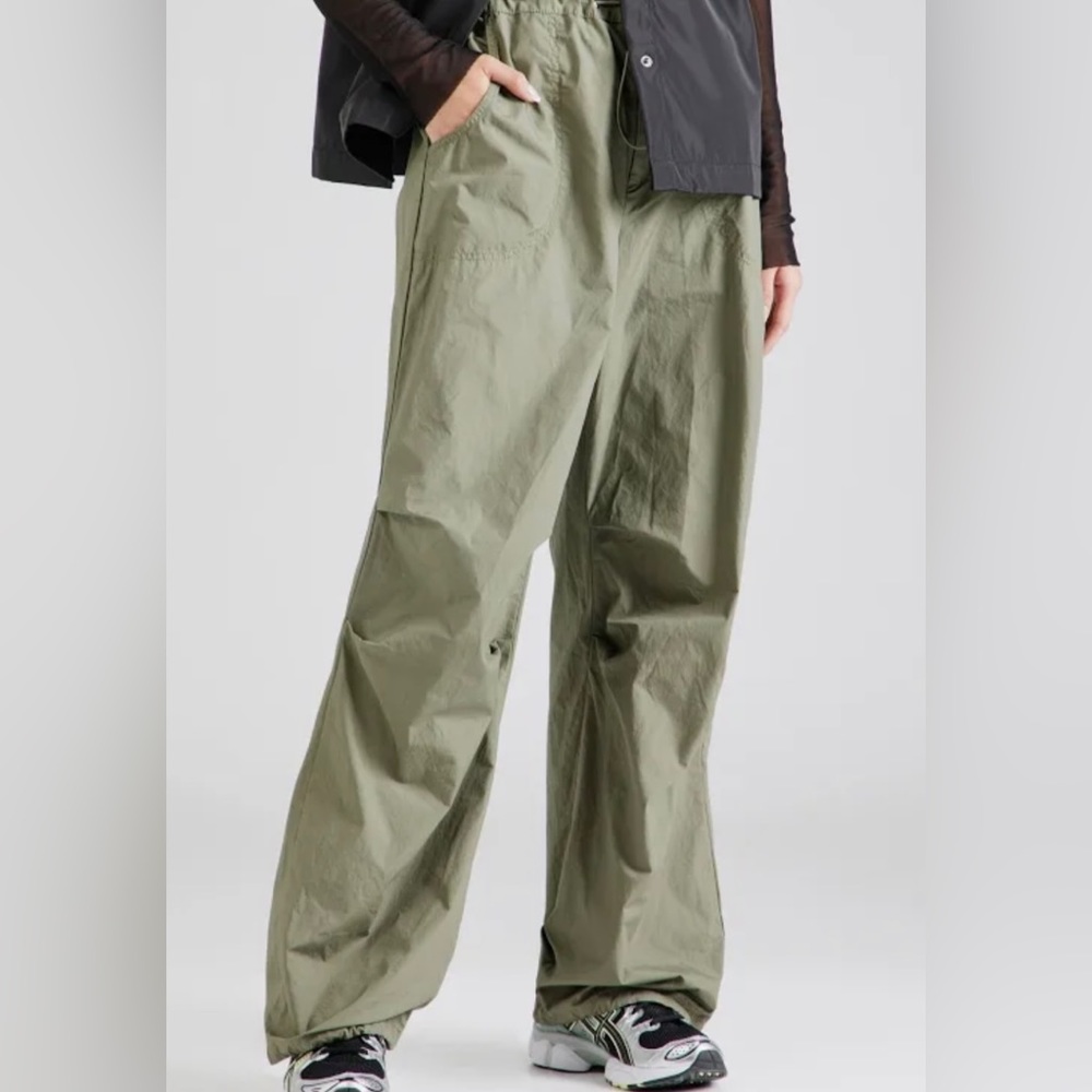 NWOT Cotton On parachute pants 🖤